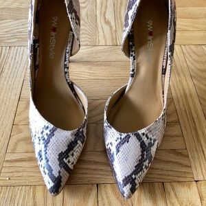 LIKE NEW 9W InStyle Snakeskin Heels